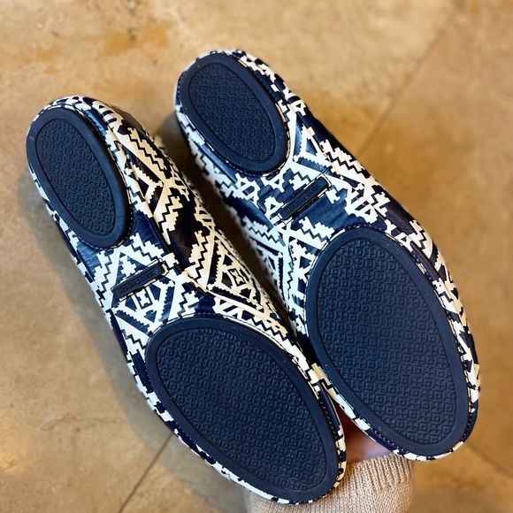 Tory Burch size 9 navy blue off white ballet flat - Picture 2 of 6